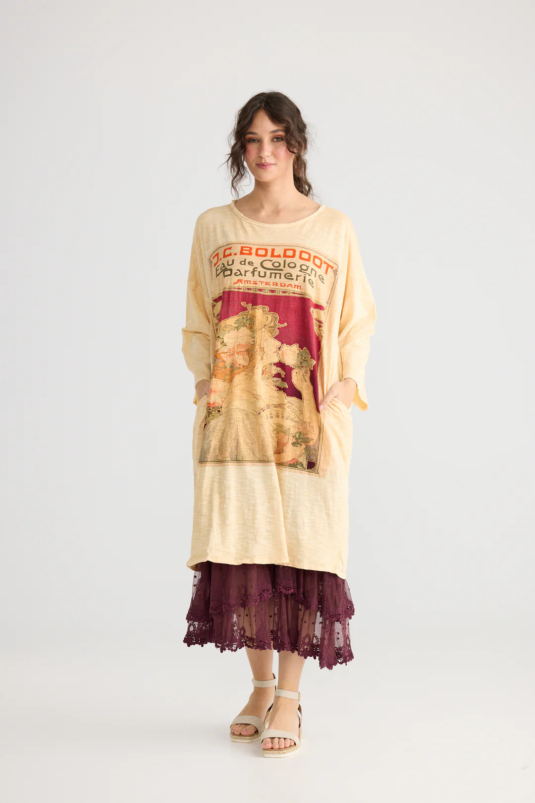 Layla Art Nouveau T-Shirt cotton dress - Cherry