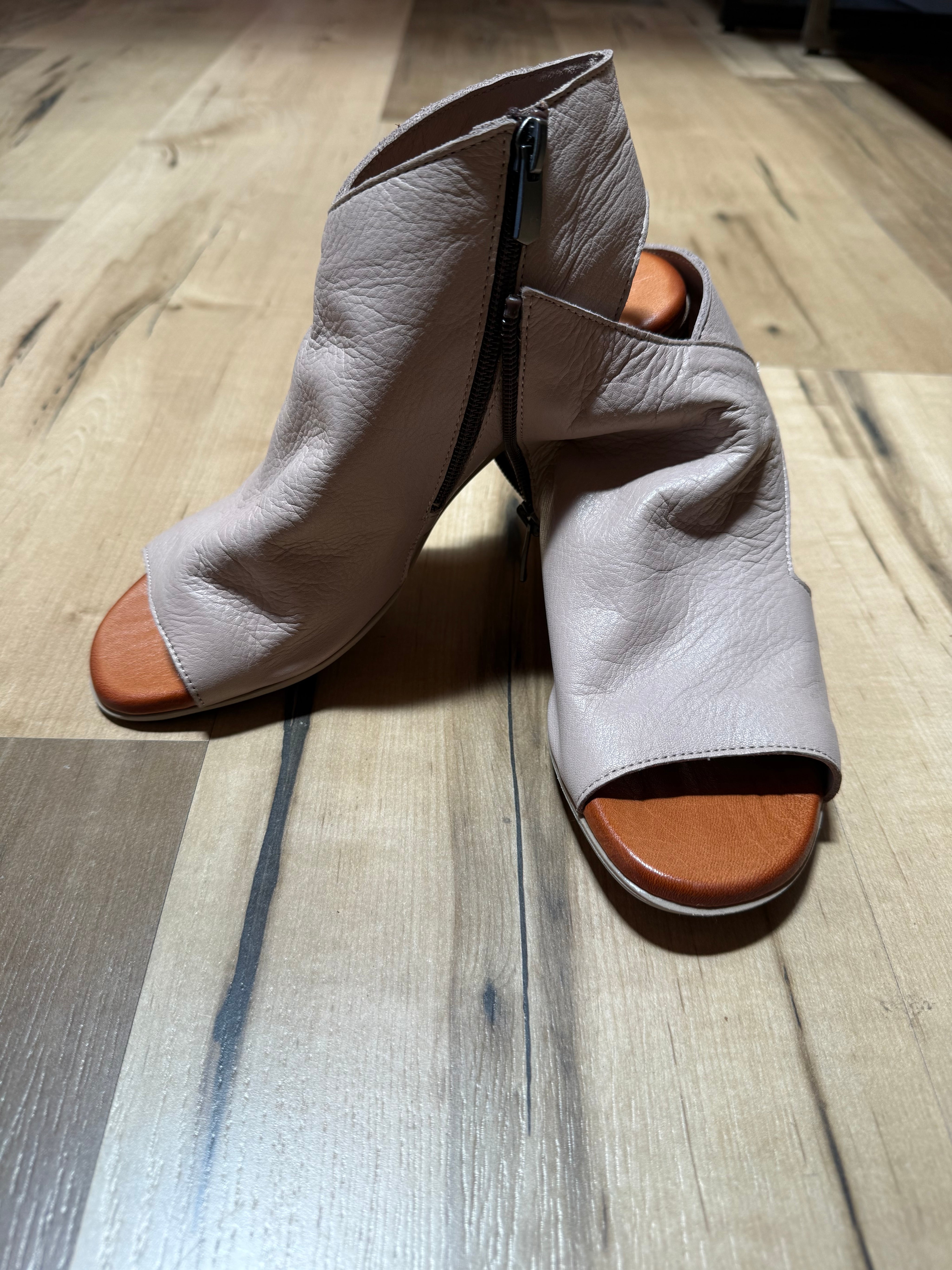 Dromana Shoes - Silver Grey