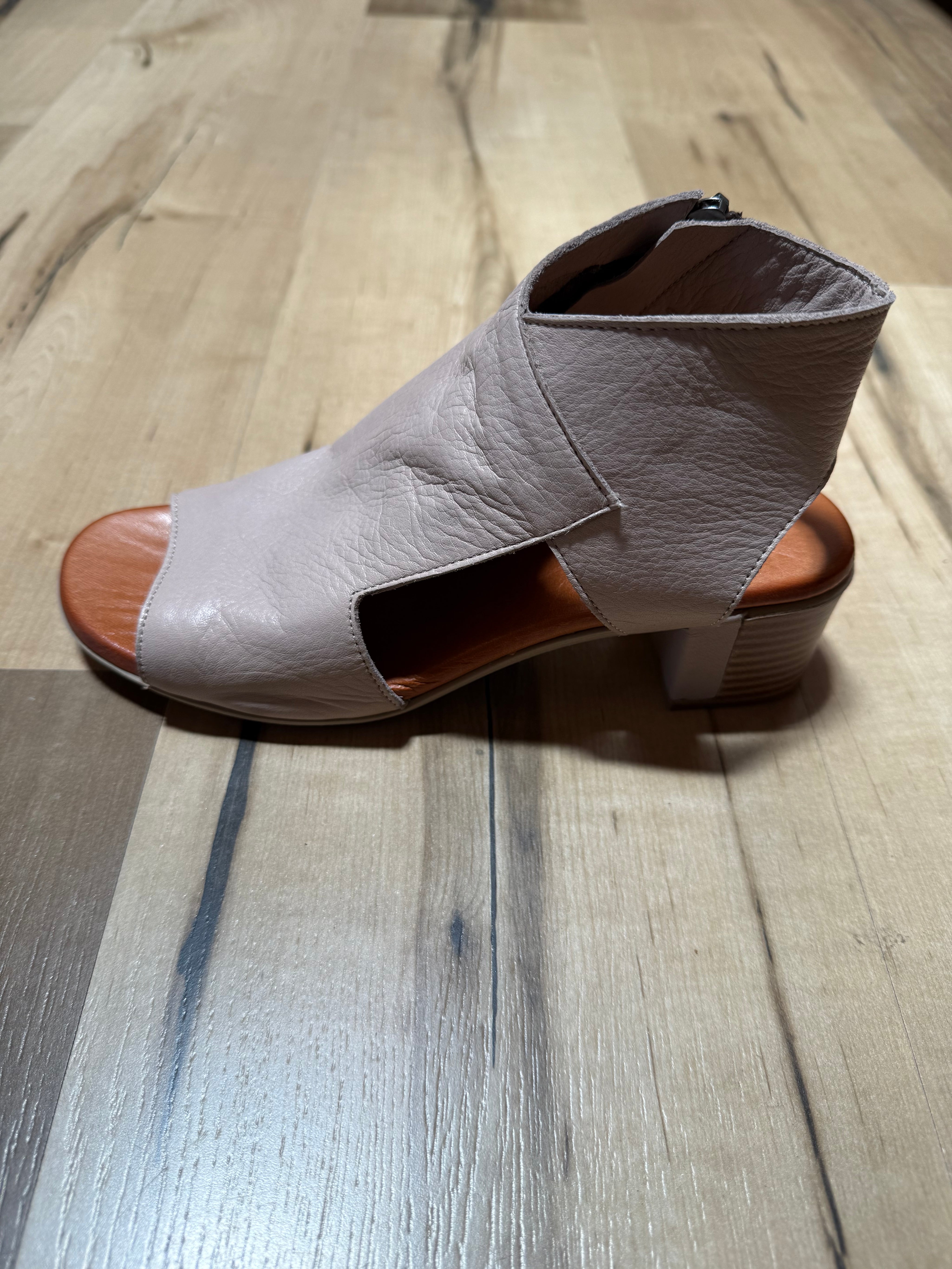 Dromana Shoes - Silver Grey