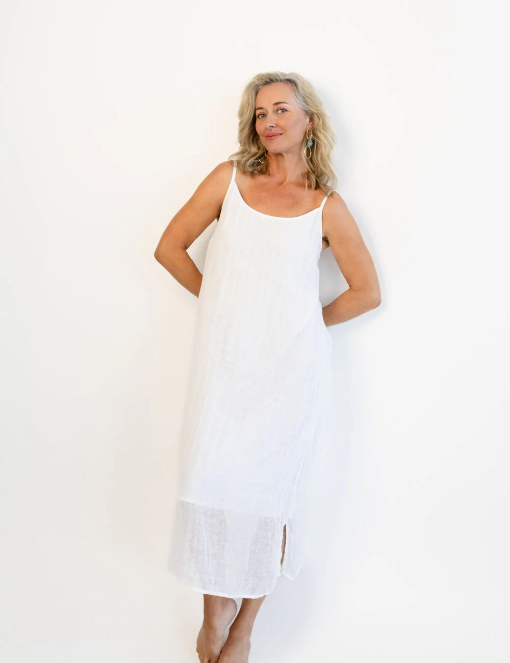 Eadie_Lifestyle_S25_Luxe_Linen_Midi_Off_WhiteEadie-Summer-Campaign-2211.webp