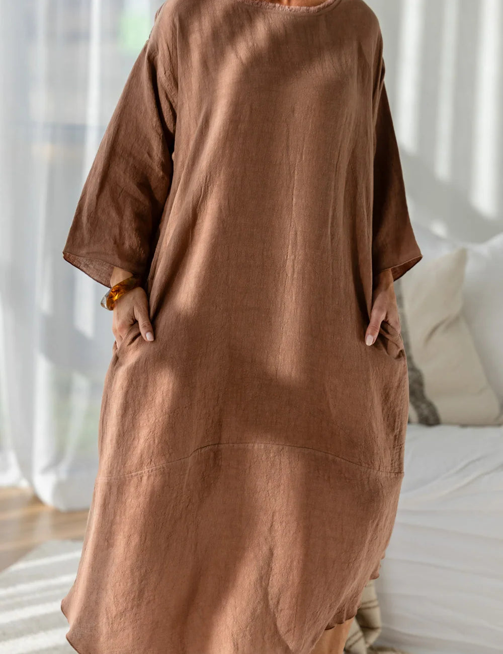 Eadie_Lifestyle_S25_Malle_Dress_Clay_Eadie-Summer-Campaign-613.webp