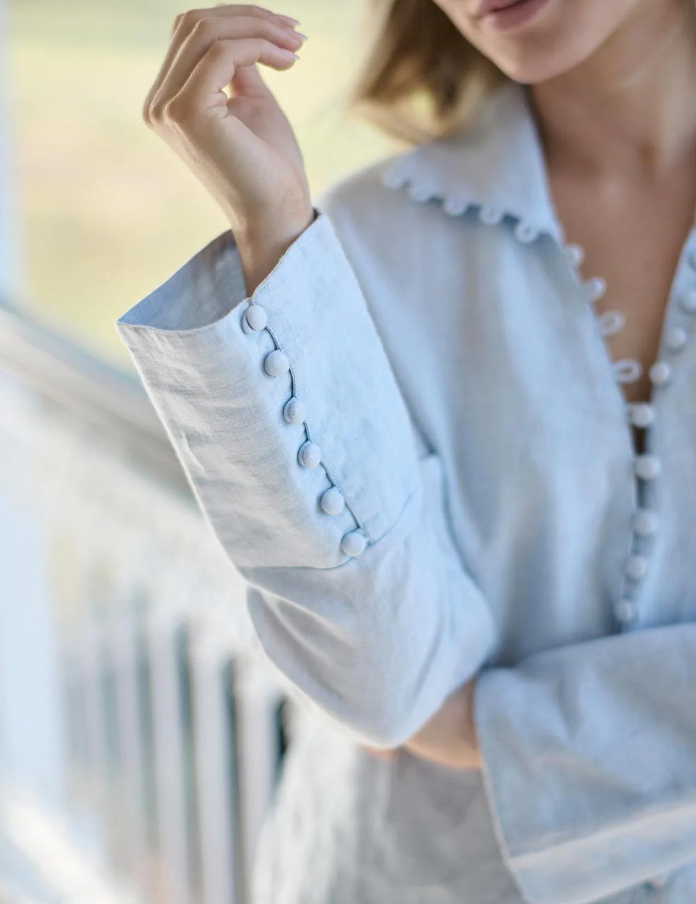 Eadie_Lifestyle_W24_Alexa_Blouse_Blue_ECS_23_11_0635_jpg.webp