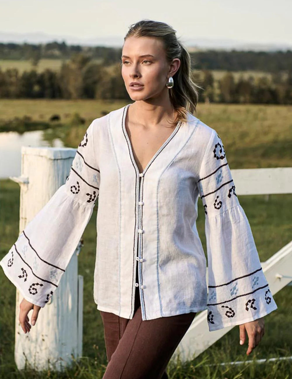 Eadie_Lifestyle_W24_Lavet_Blouse_Tailored_Pant_Chocolate_1000x1500_ECS_23_11_0766_jpg.webp