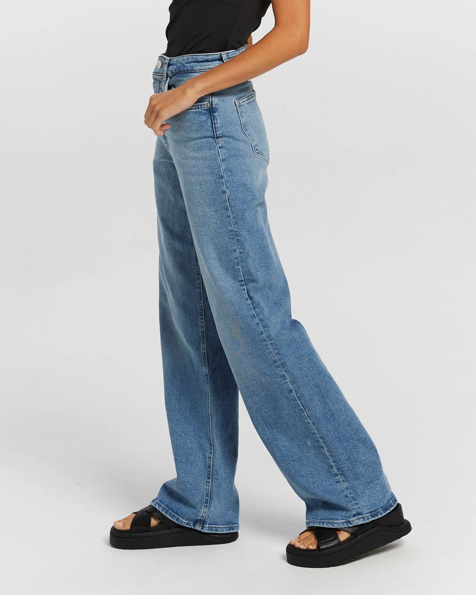 Juicy_Wide_Leg_Denim_Jeans_2.webp