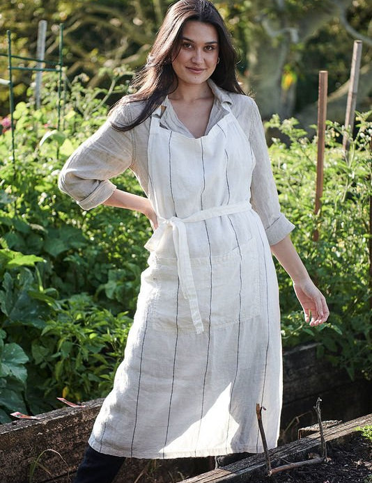eadie-lifestyle-carter-linen-apron-white-w-charcoal-fine-stripe-161040.jpg