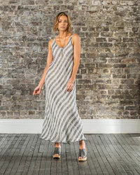 BruenellaSummer2023_SMQ_079_200x_d9c3cbc9-ad94-4cab-93c2-a6f0c928e713.webp