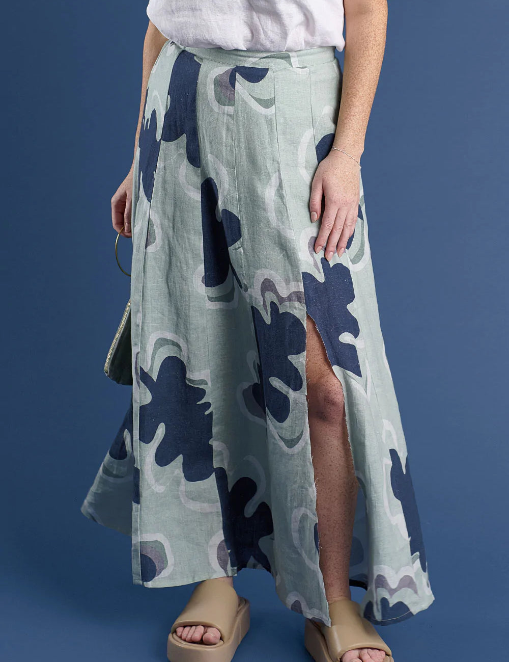 Eadie-Lifestyle-Linen-Tank-_-Amalfi-Skirt-gidget-2.webp