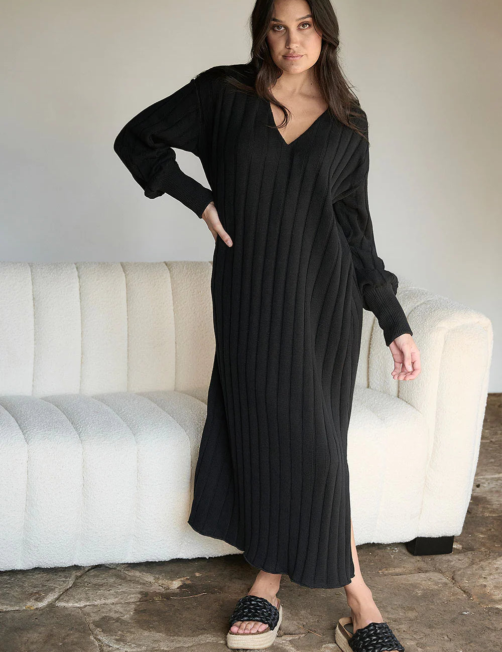Eadie_Lifestyle_Arlow_Dress_Black_S12_0539_web.webp