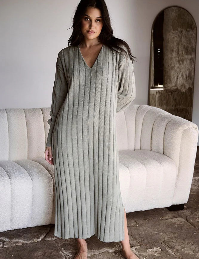 Eadie_Lifestyle_Arlow_Dress_Pistachio_S12_0712_web.webp