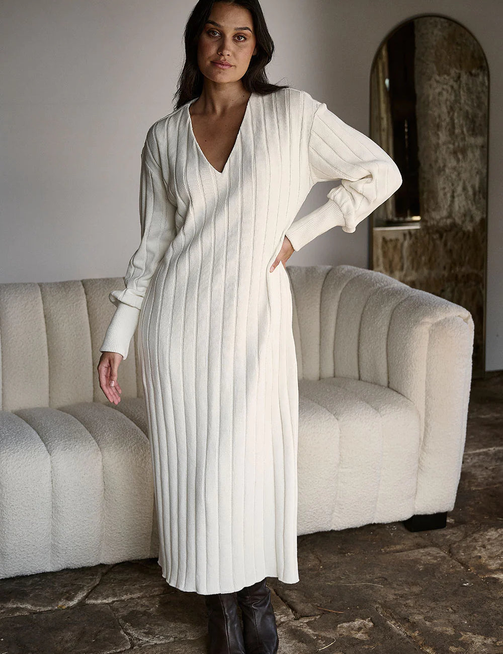 Eadie_Lifestyle_Arlow_Dress_White_S12_0608_web.webp