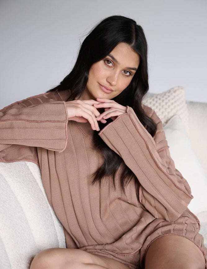 Eadie_Lifestyle_Isla_Sweater_Clay_Eddi_Short_Clay_S4F_5219_Web.webp