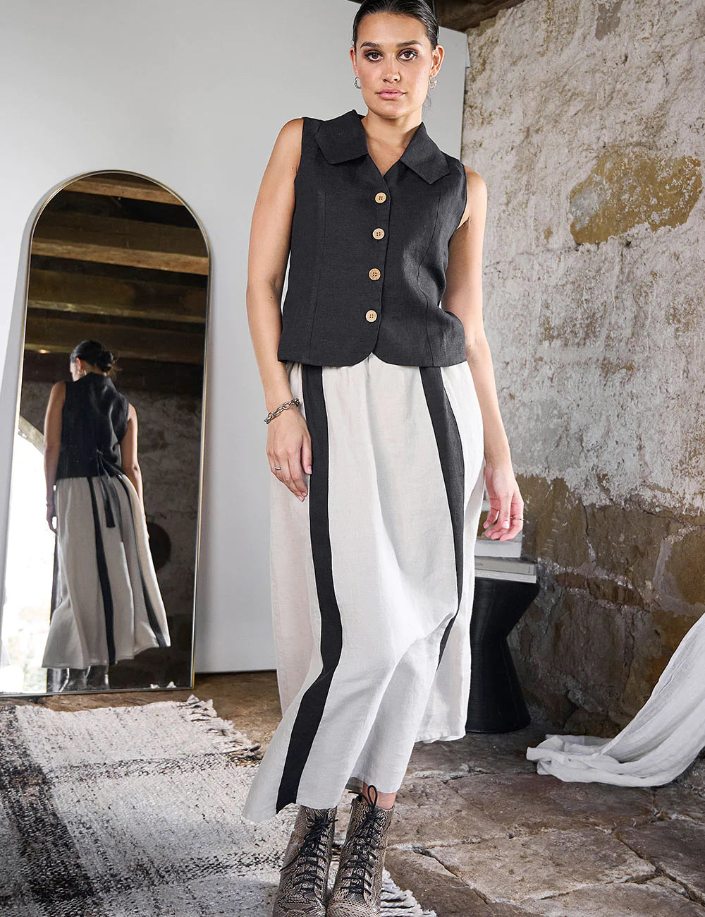 Eadie_Lifestyle_Muse_Linen_Vest_Black_Marco_Linen_Skirt_Natural_2473.webp