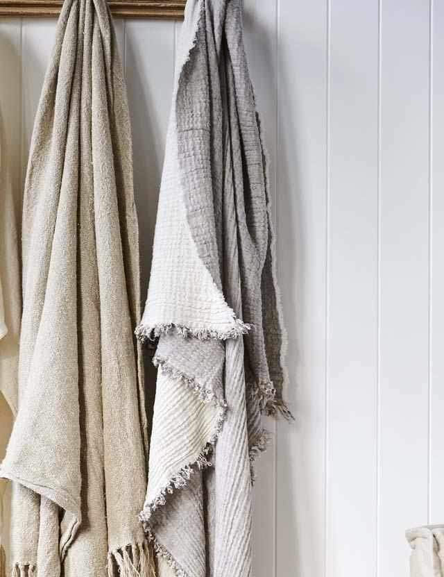Eadie_PRO_G553w_17FOA200150G19_Foam_Throw_100__Reversible_Linen_Slate_Natural_1024x1024_640x_765cc822-2682-4563-a091-84e12b05c55c.jpg