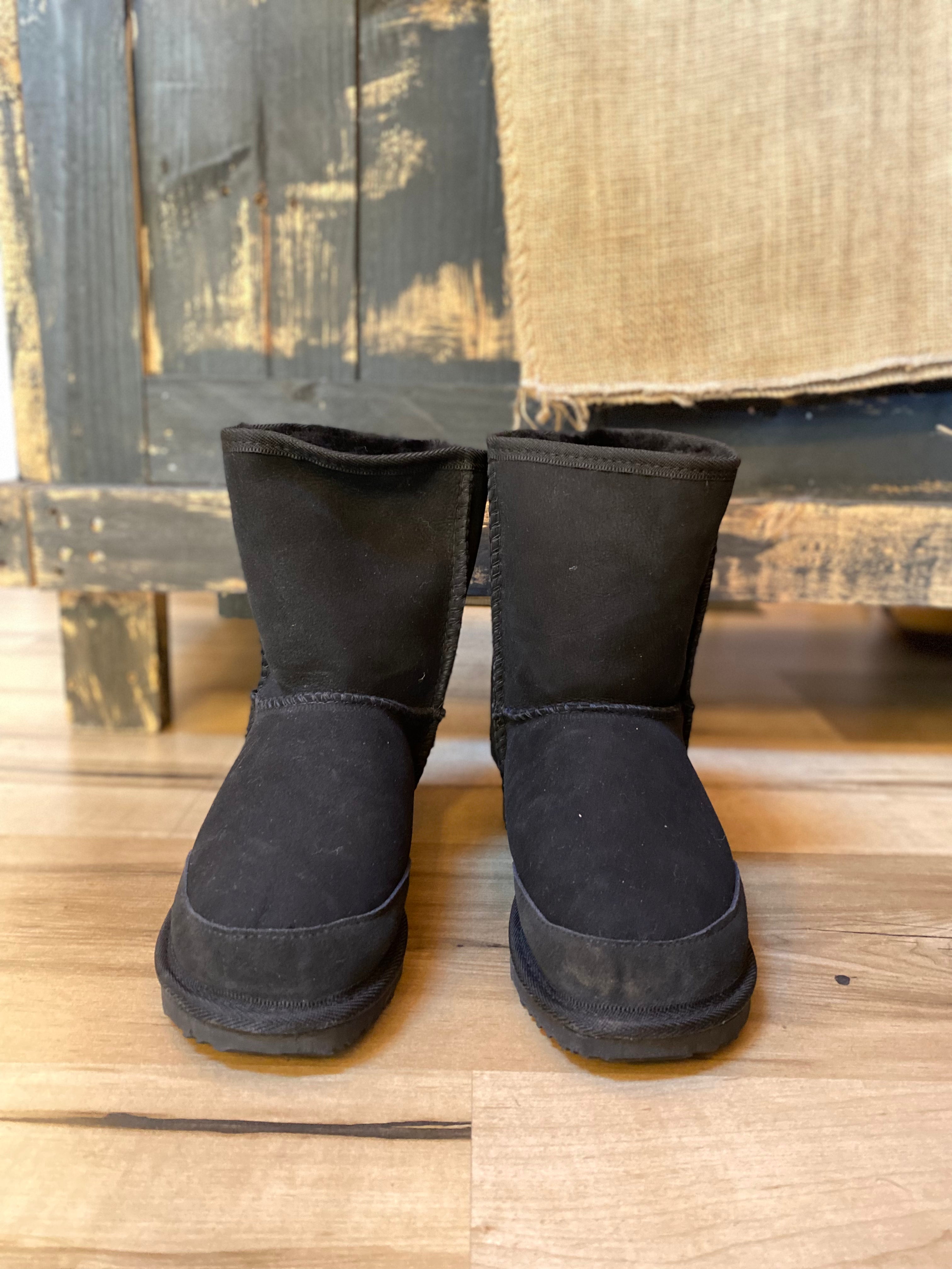 Mid Classic Ugg Boot - Black