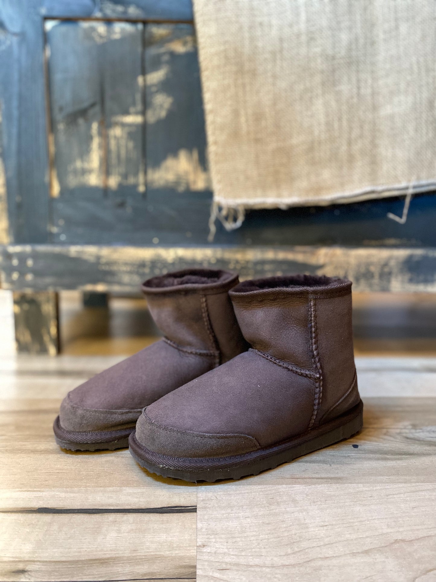 Short Classic Ugg Boots - Chocolate