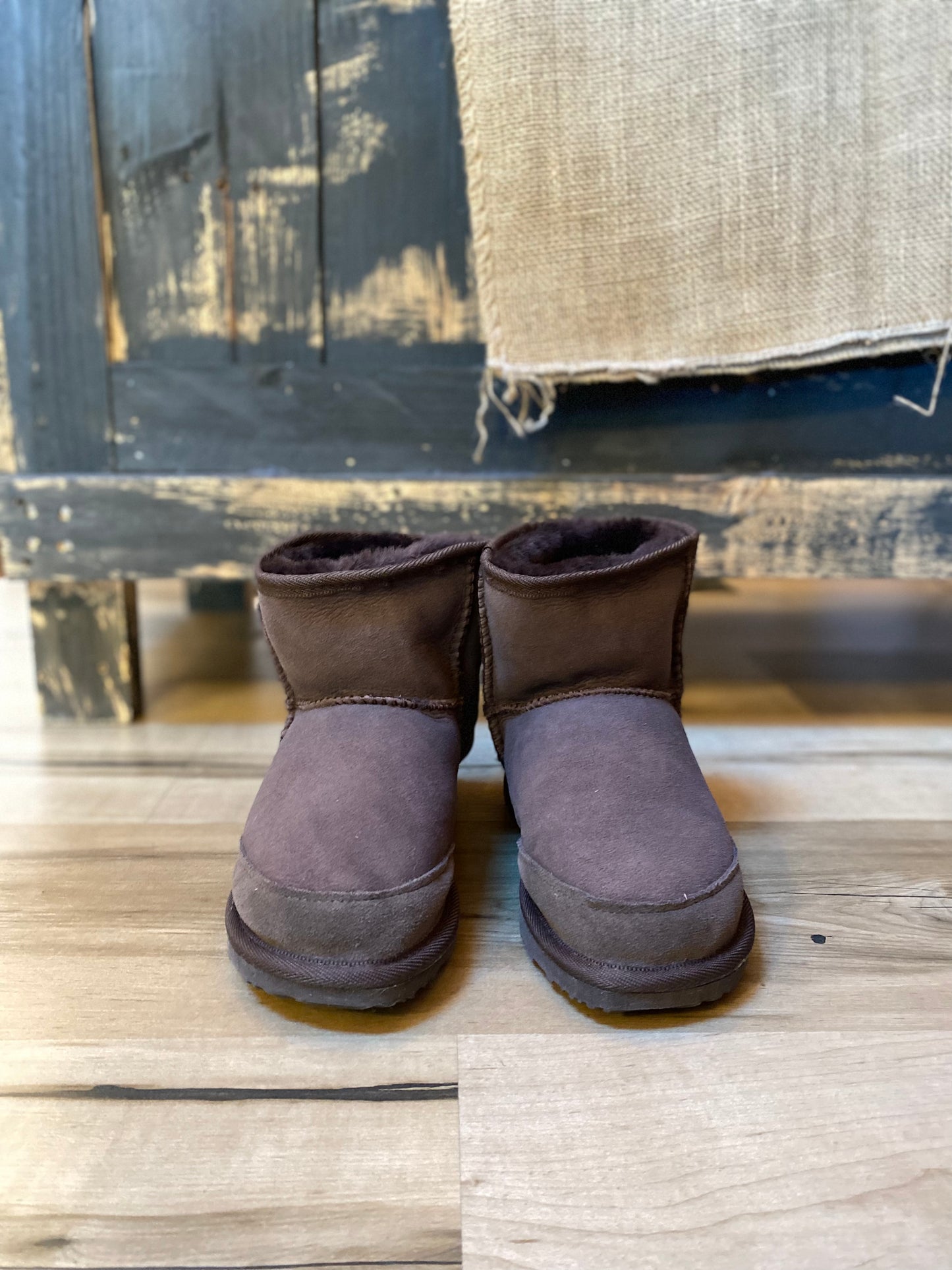 Short Classic Ugg Boots - Chocolate