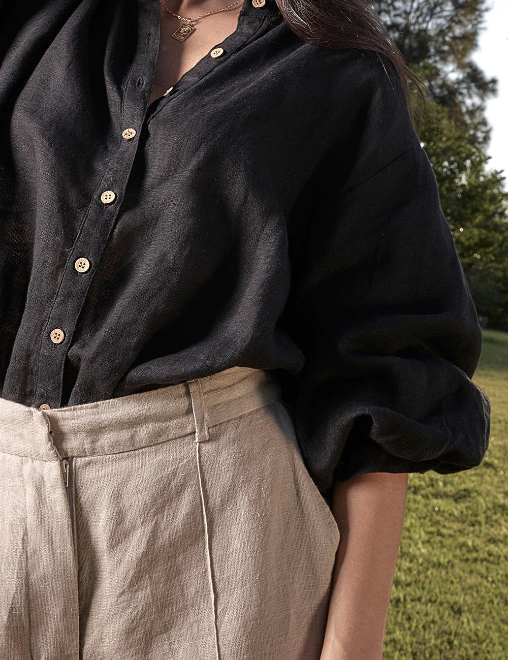 eadie-lifestyle-allegra-linen-blouse-black-6.webp